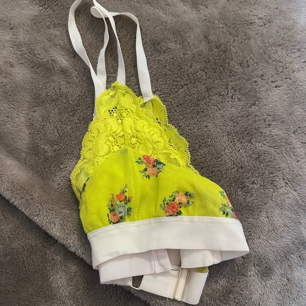 We are HAH (hot as hell) lace highlighter floral bralette